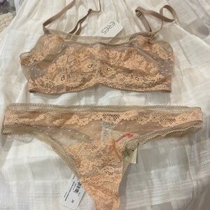 Elegant Lace Bra Set in Peach by Eres